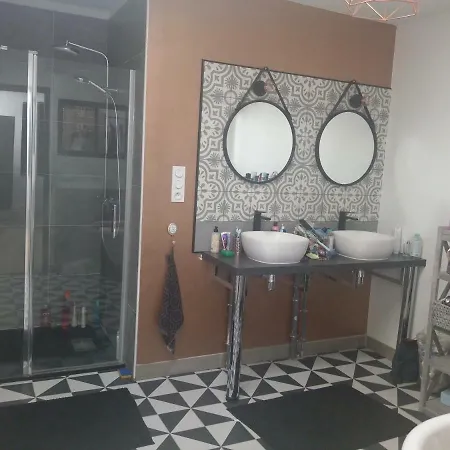Maison Loft Centre Ville בית אירוח *