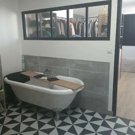 Maison Loft Centre Ville בית אירוח *